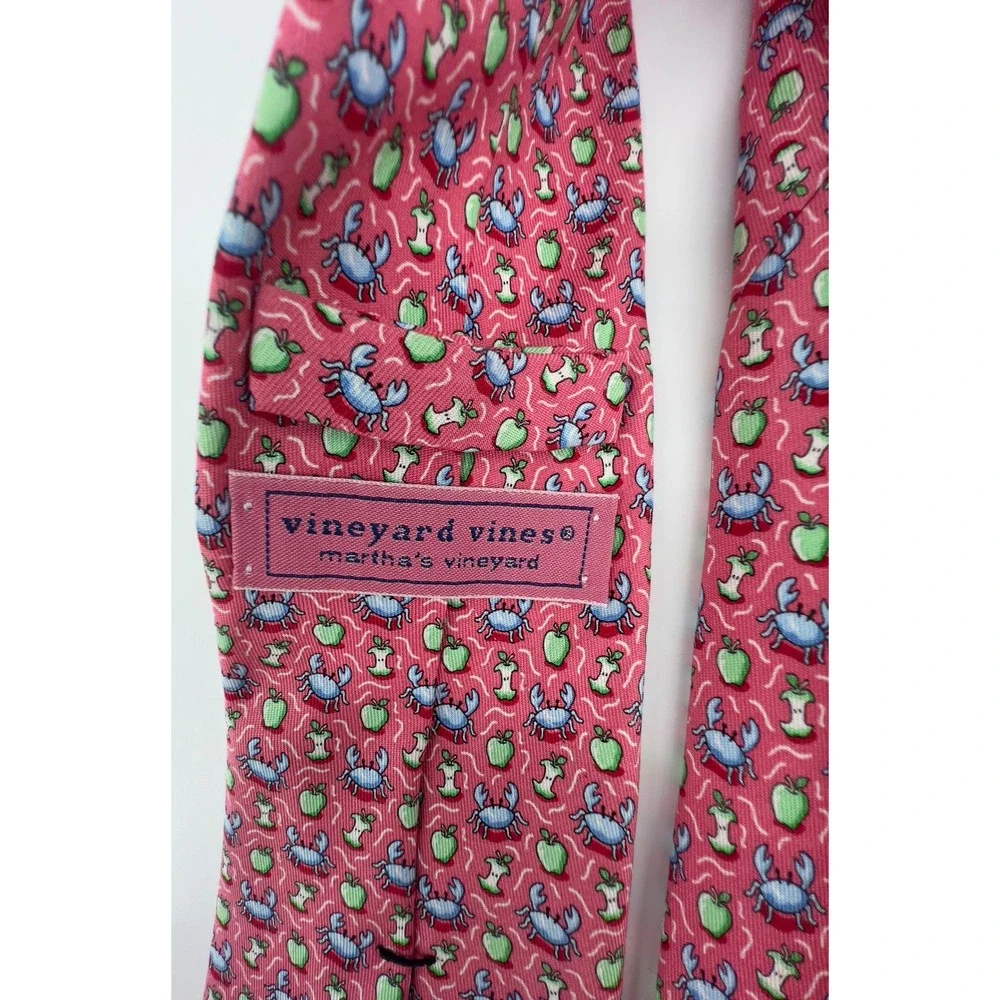 Vineyard Vines distinguished accessory
